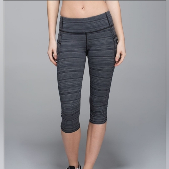 Lululemon Run Top Speed Crop Cyber Stripe Coal size 10 - Picture 1 of 15